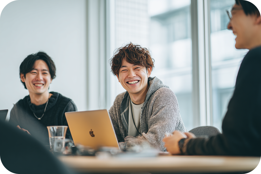 ele_design_three_japanese_men_sitting_at_the_table_smiling_an_25c39c77-da00-4f3e-882a-636f46e07d63_1 1